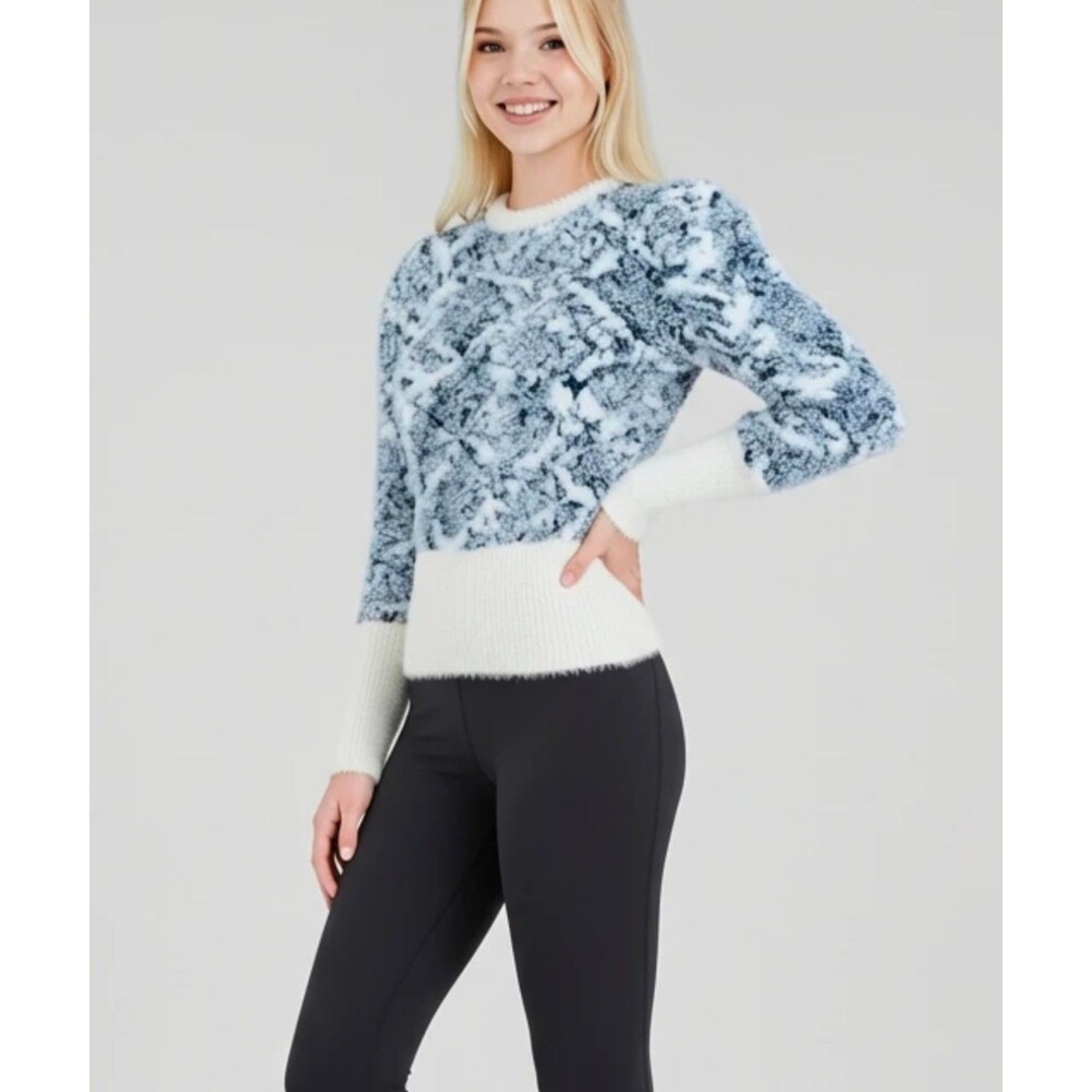 Venus Women's Fuzzy Patterned Sweater - White and Gray Size Large